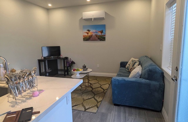 Cozy 1 Bedroom Retreat with Spacious Living Room Perfect for a Relaxing Getaway