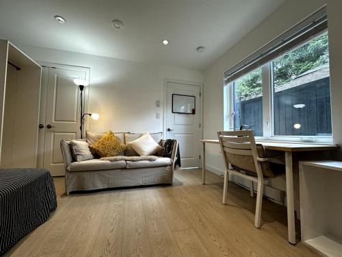 Cozy 1-Bedroom Retreat, Prime Location on W 14th!