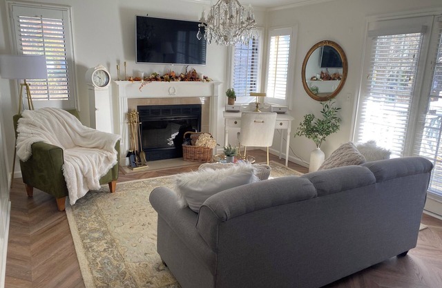 Cozy 1-bedroom spa villa, king bed, pool, Near casino, golf, wine trail & Mystic