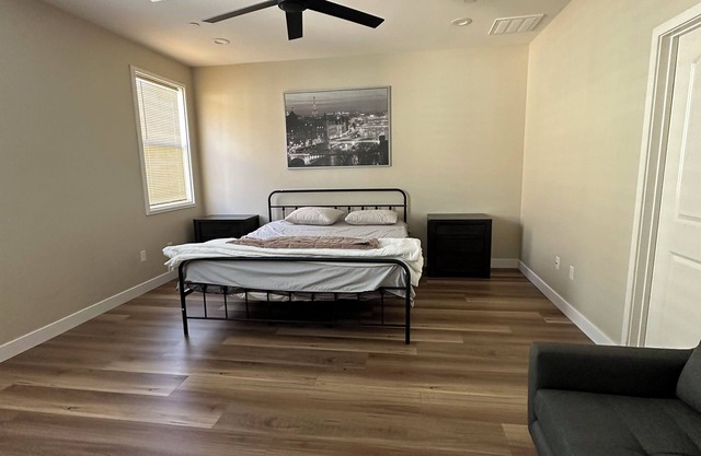 Cozy 1-bedroom Townhome close to Claremont