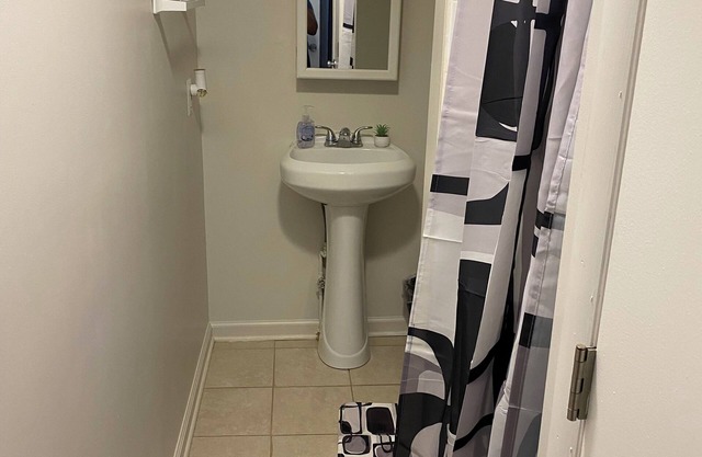 Cozy 1-bedroom with AC and WiFi in marvelous Baltimore.