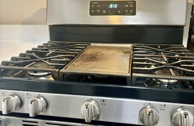 Cozy 1-bedroom with WiFi and AC in charming Logan Square Chicago