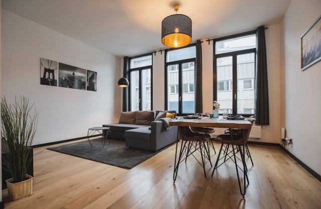 Cozy 1-BR Antwerp Gem + Free parking
