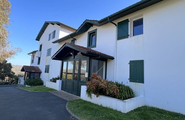 Apartamento encantador en planta baja, terraza, internet, parking, Cambo-les-Bains