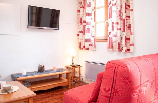 Apartamento con balcón y acceso a piscina, capacidad para 6 personas
