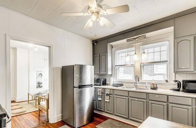 Cozy 1930s Craftsman Home! 10mins to WF Baptist Hospital and universities!