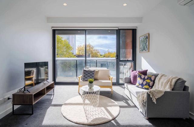 Cozy 1BR Apt Walk to Swinburne & Glenferrie Rd