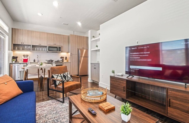 Urban Oasis 1BD|1BR Apartment
