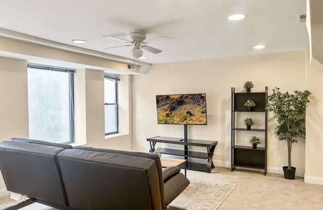 Cozy 1BD | Old City | 2 Beds | Independence Hall