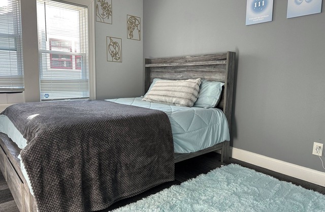 Cozy 1BD Private Room w/Queen Bed & EV Charger