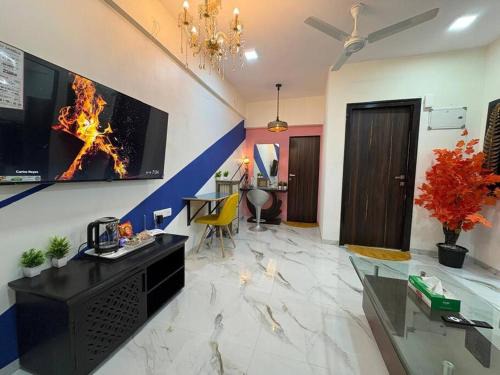Cozy 1BHK with City View in Bandra West 401