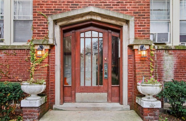 Cozy Rogers Park 1-Bedroom, 1-Bathroom Apartment