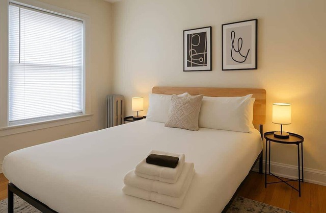 Cozy 1BR Apt in Rogers Park
