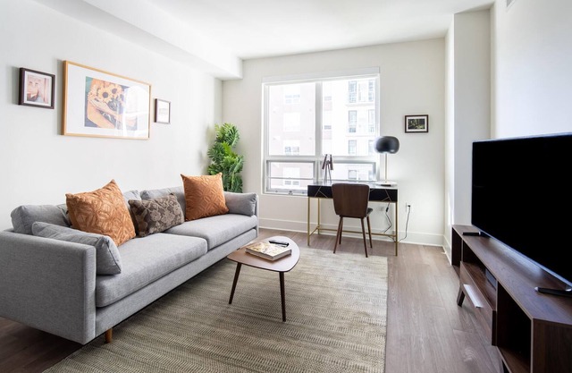 Cozy 1BR in Arlington, Rooftop Pool + Pet-Friendly