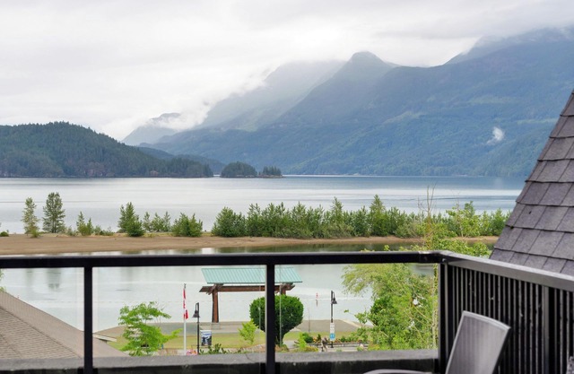 Cozy 1BR Lakeside Retreat