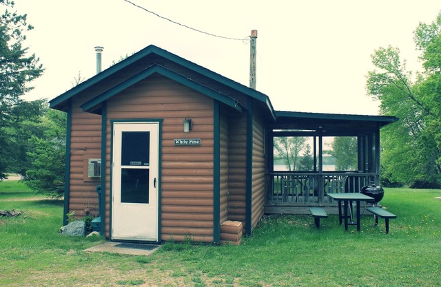 White Pine Cozy 1BR Sunset Lakefront Cabin w / Private Launch and Dock
