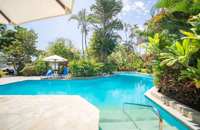 Cozy 1BR – Pool, Walk to Beach, Quiet & Secure