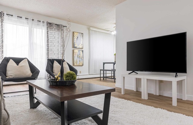 COZY 1BR | Top Floor w/ Balcony | Newly Renovated