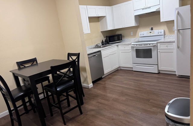Cozy 2/1.5 Townhome 7 Min to Casinos, Dining & Mall.