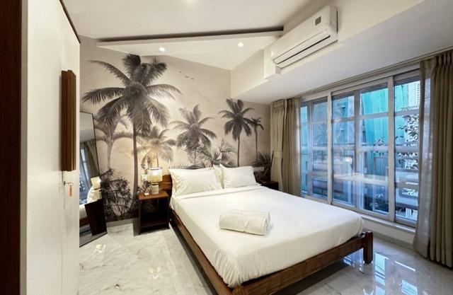 Cozy 2.5 BHK in Khar West with Workspace