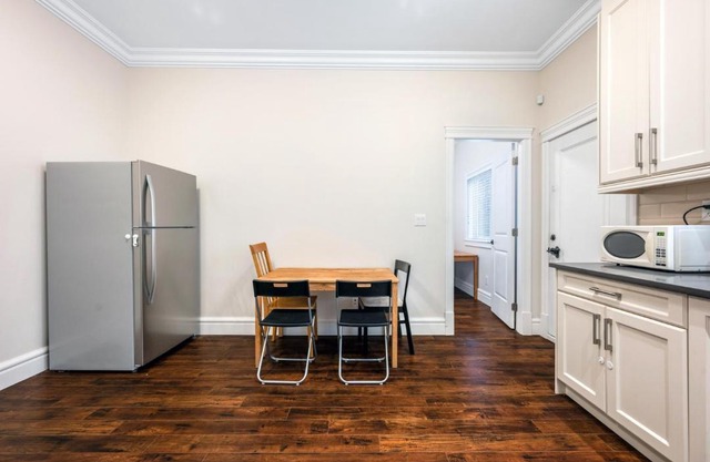 Cozy 2-BD Suite in Richmond Private Entrance