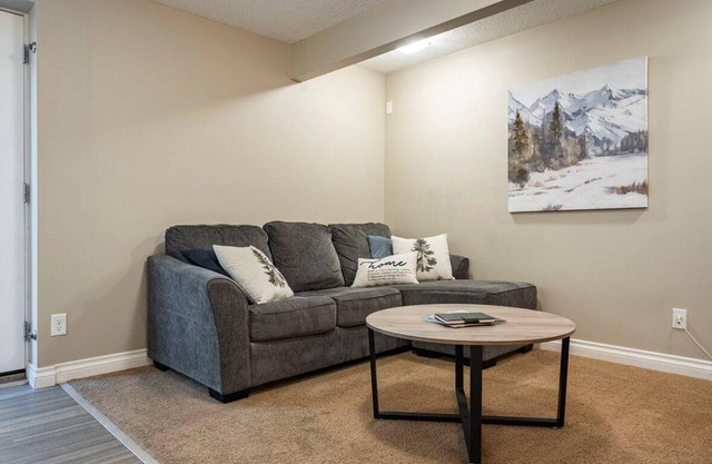 Cozy 2 Bdrm Basement Suite in SW Calgary