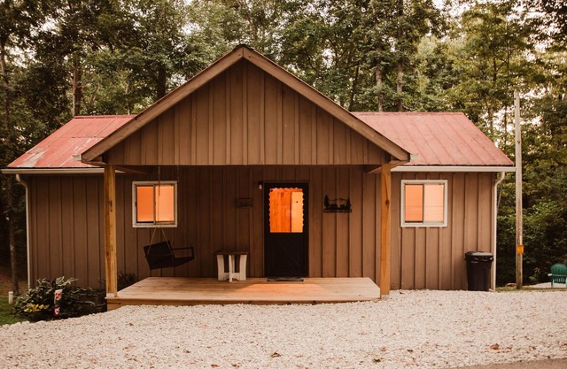 Cozy 2 BDRM Cabin near Cave Run Lake, RRG, DBBB, and hiking trails.