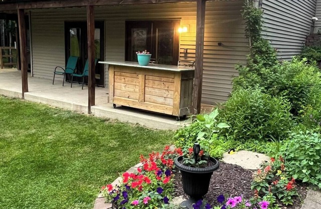 Cozy 2-bed, 1 bath Retreat in Elkhorn, WI close to Lauderdale Lakes