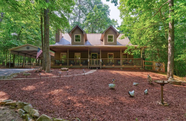 Cozy 2 bed+2.5 bath Mtn Cbn Near Hiking Trails-Minutes to Town-Fire Pit-Hot Tub