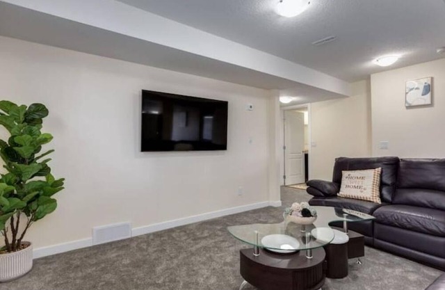 *Cozy* 2 bed Enroute to Banff