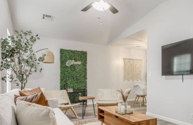 Cozy 2-Bed Home w/ King Bed