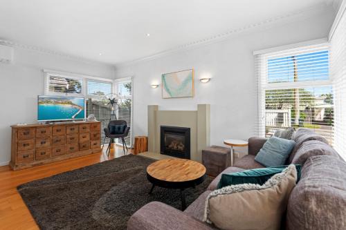 Cozy 2 bed Peninsular Home Near Attractions