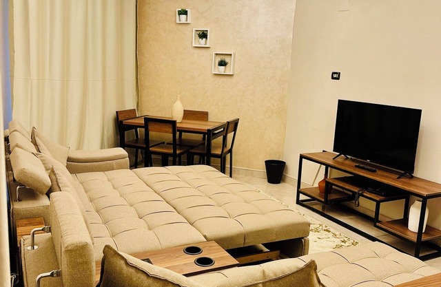 Cozy 2-bedroom apartment in welcoming Cairo with AC, WiFi