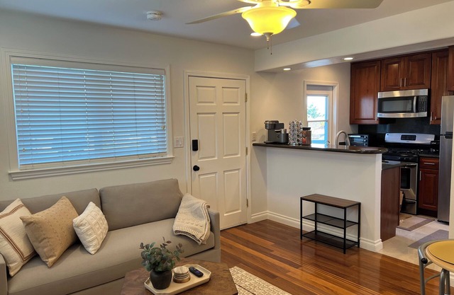 Cozy 2-bedroom/1-bath guest house in Cupertino