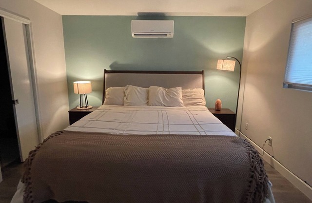 Cozy 2-bedroom 2 bath house in charming Templeton with Fast WiFi, AC/Heat