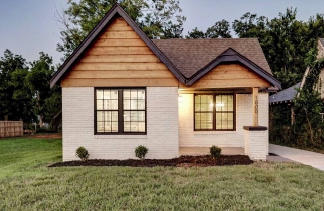Cozy 2 Bedroom 2 Bath Cottage in Central OKC Pets ✅