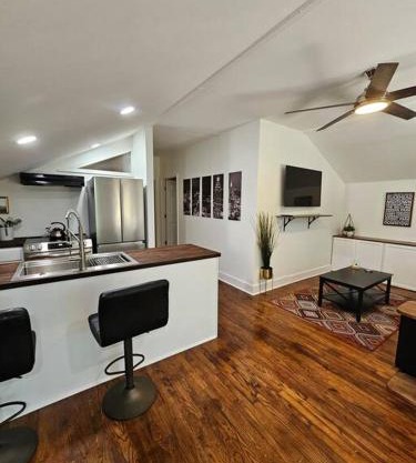 Cozy 2 Bedroom 2Bath Guest House