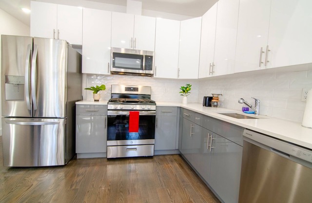 Cozy 2-bedroom apartment in charming Jersey City with WiFi, AC