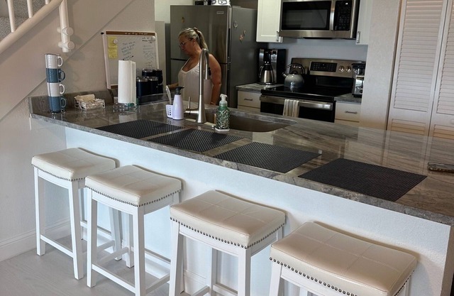 Cozy 2-bedroom apartment in gorgeous Bimini Cove Resort and Marina with WiFi, AC