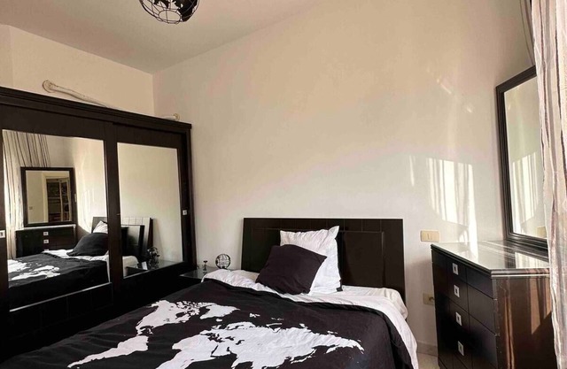 Cozy 2-bedroom apartment in a lively neighbourhood- Tunis