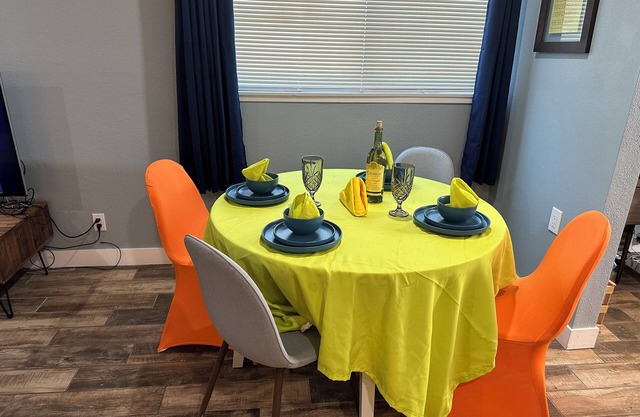 Cozy 2-bedroom apartment in delightful Las Vegas with WiFi, AC