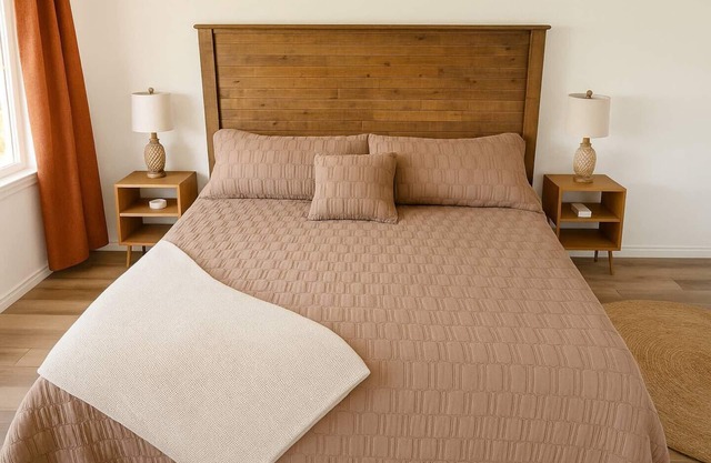 Cozy 2-bedroom apartment in charming San Diego with WiFi