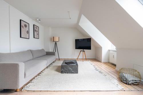Cozy 2 Bedroom Apartment in Peaceful Neighbourhood