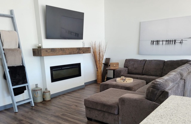 Cozy 2 bedroom apartment overlooking a beautiful, newly rebuilt marina.