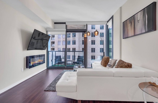 Cozy 2-bedroom apartment in cool Atlanta with AC, WiFi