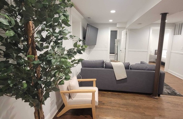 Cozy 2-bedroom apartment in welcoming Chicago in the Wicker Park area