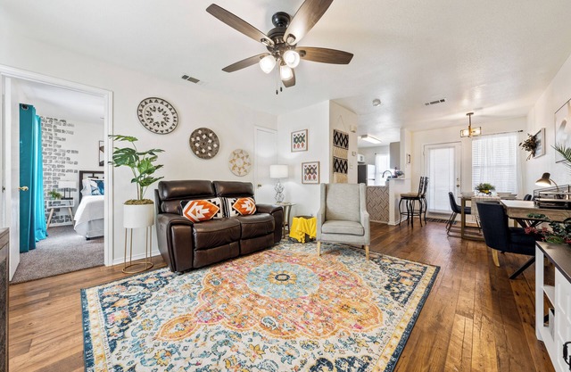 Cozy 2-bedroom apartment in charming Killeen with WiFi, AC