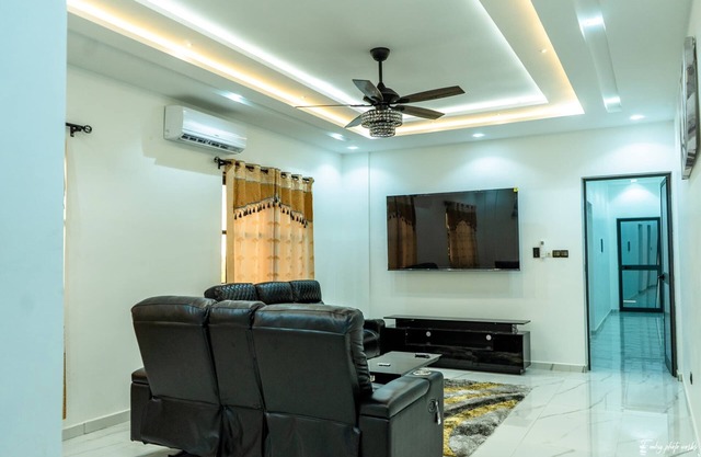 Cozy 2-bedroom apartment with AC, WiFi, security agent in charming Lome