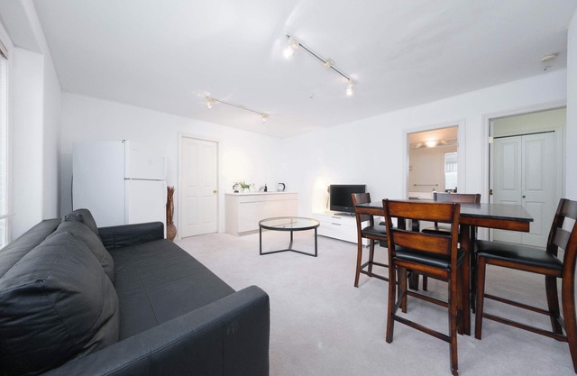 Cozy 2-Bedroom Basement Guesthouse with Private Entrance