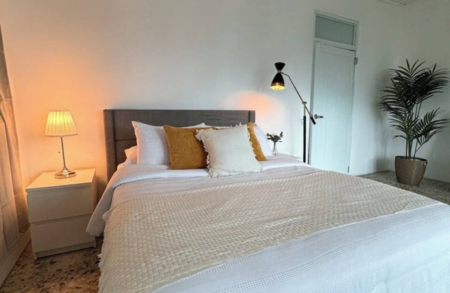 Cozy 2-bedroom beach apartment in wonderful Cerro Gordo with AC, WiFi